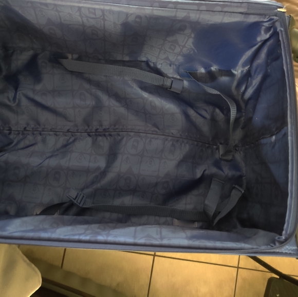 Suitcase - Picture 4 of 7